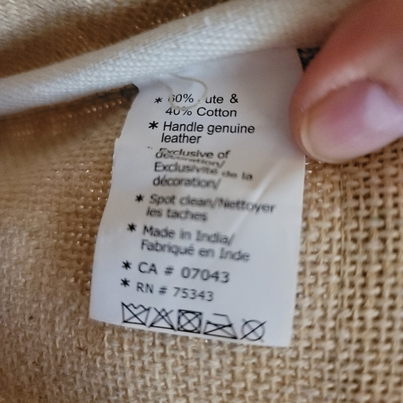 🤎"Small Acts" Large Tote🤎 - Picture 5 of 10